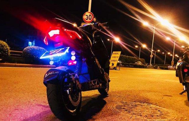 青少年为什么喜欢鬼火与机车